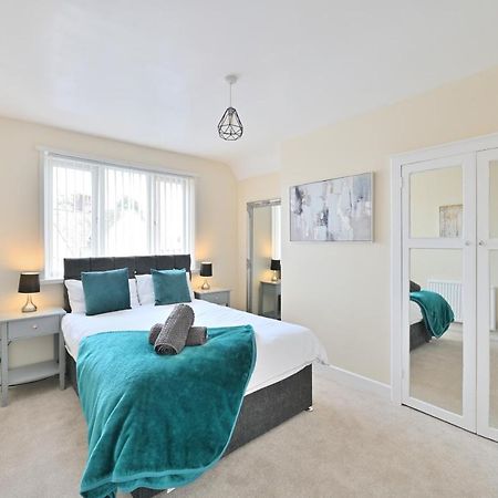 הוילה Sleek And Stylish 3 Bed In Bolton - Garden - Parking מראה חיצוני תמונה