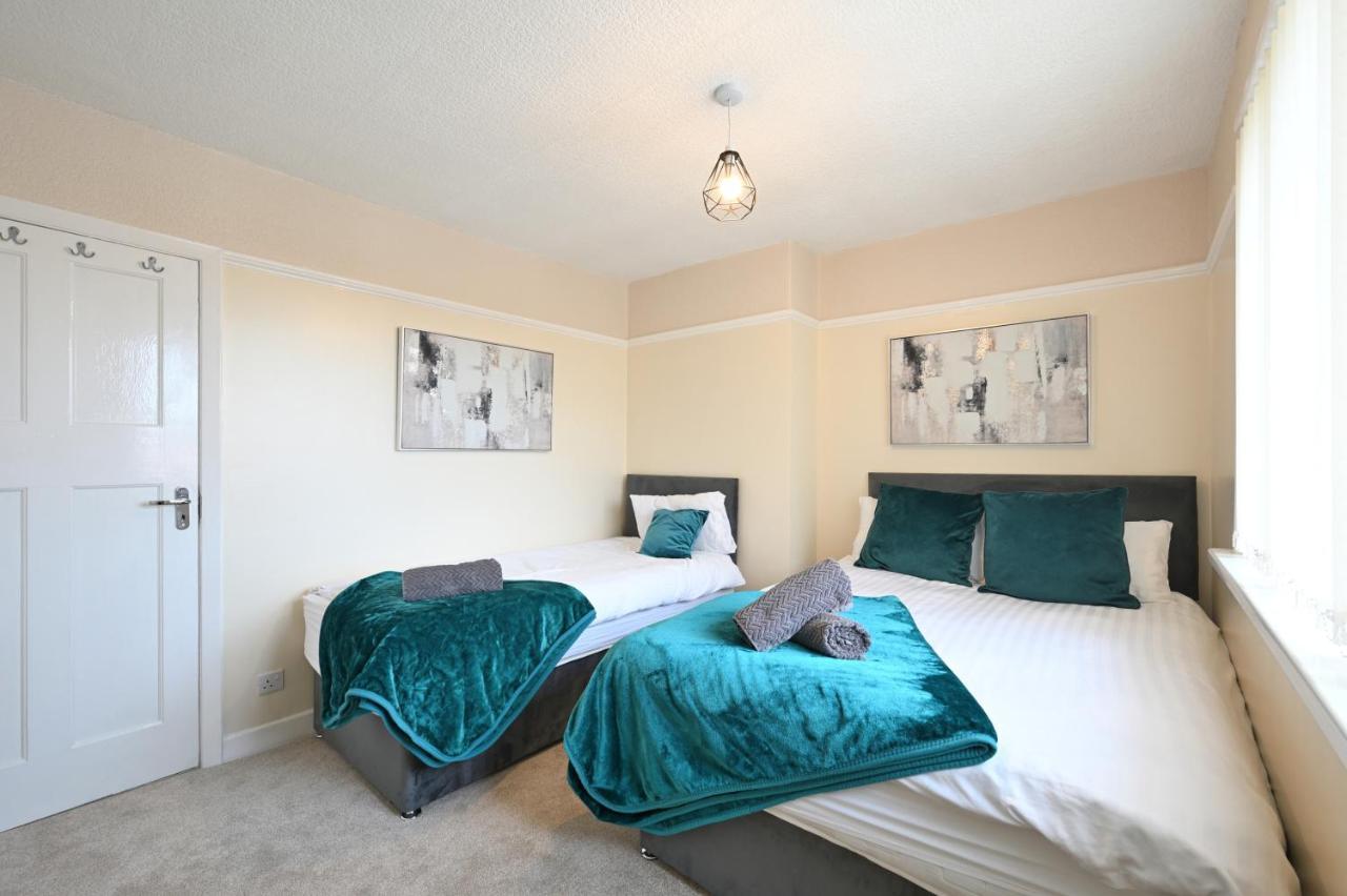 הוילה Sleek And Stylish 3 Bed In Bolton - Garden - Parking מראה חיצוני תמונה