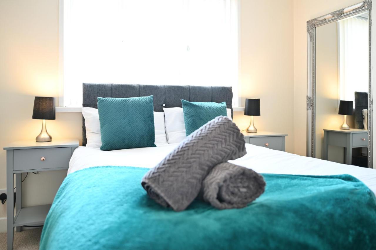 הוילה Sleek And Stylish 3 Bed In Bolton - Garden - Parking מראה חיצוני תמונה
