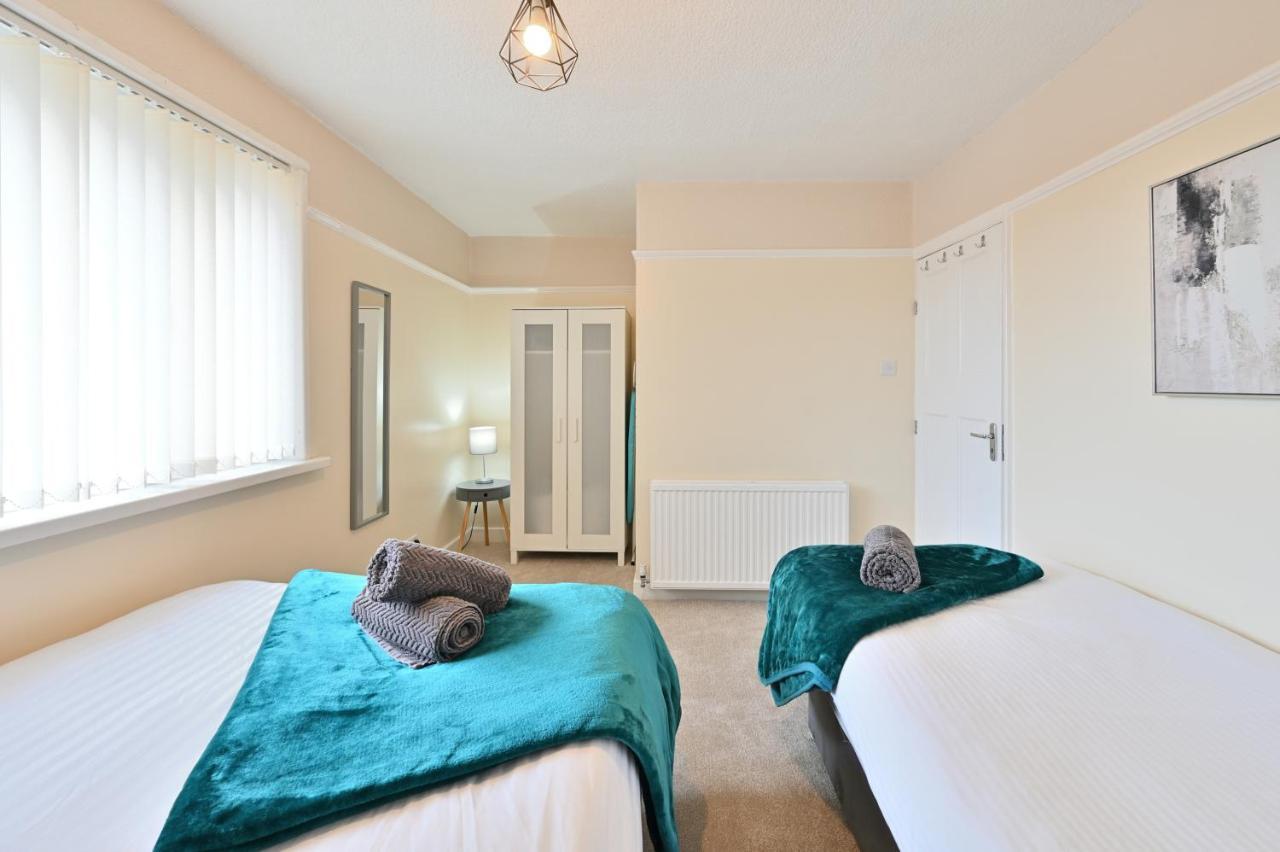 הוילה Sleek And Stylish 3 Bed In Bolton - Garden - Parking מראה חיצוני תמונה