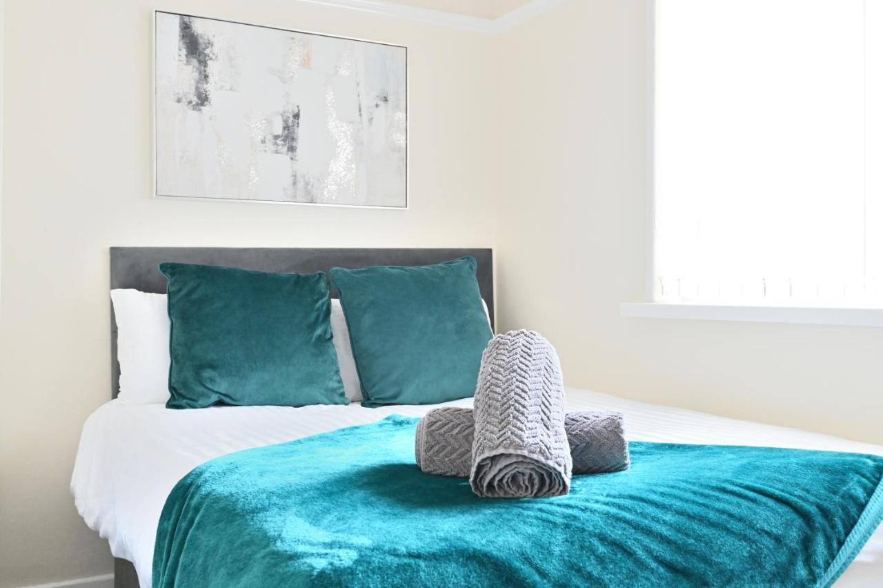 הוילה Sleek And Stylish 3 Bed In Bolton - Garden - Parking מראה חיצוני תמונה