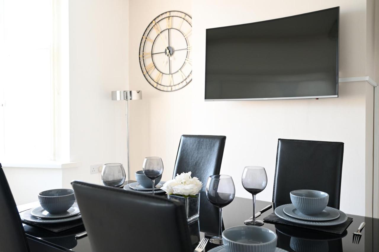 הוילה Sleek And Stylish 3 Bed In Bolton - Garden - Parking מראה חיצוני תמונה