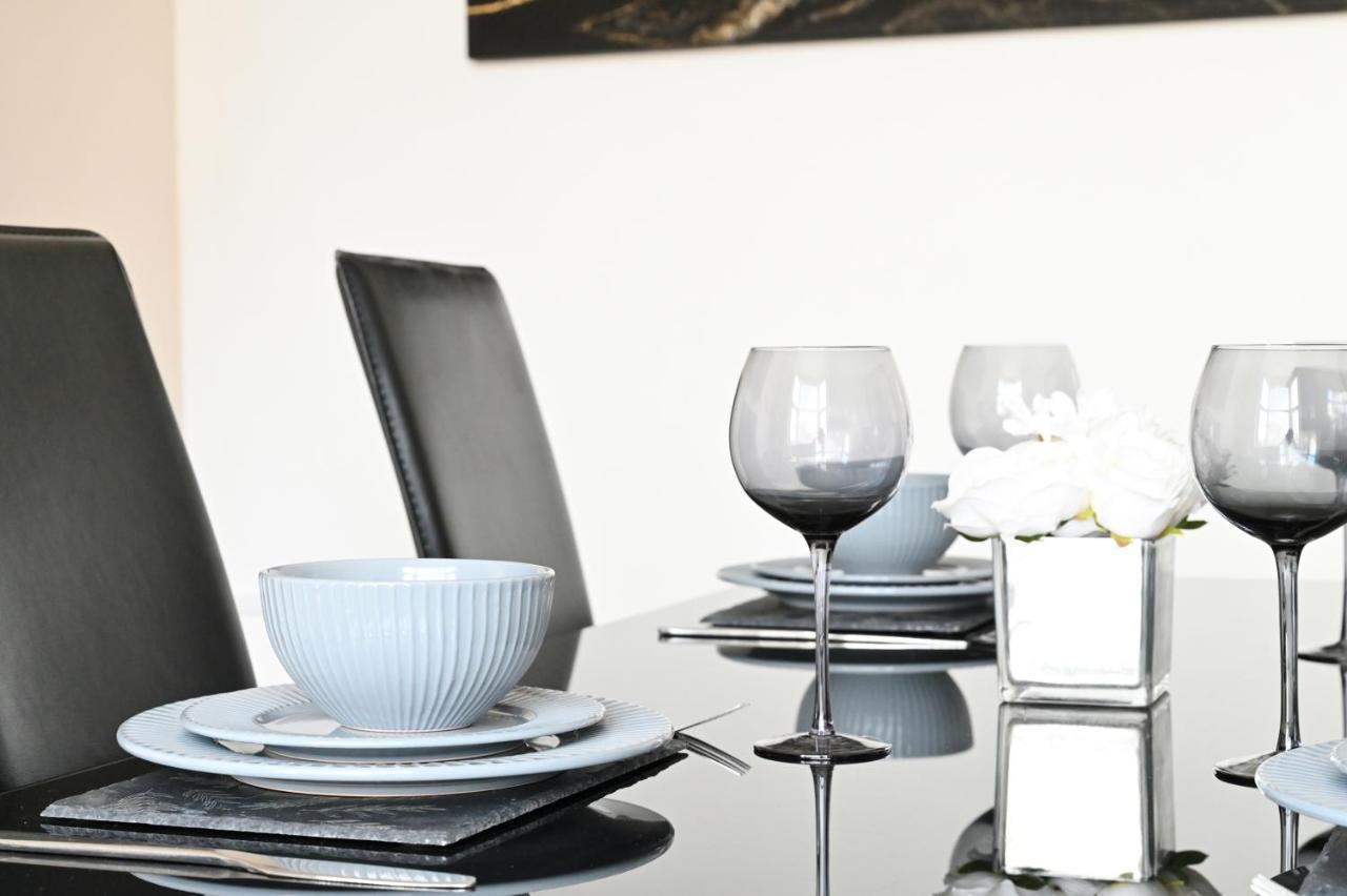 הוילה Sleek And Stylish 3 Bed In Bolton - Garden - Parking מראה חיצוני תמונה