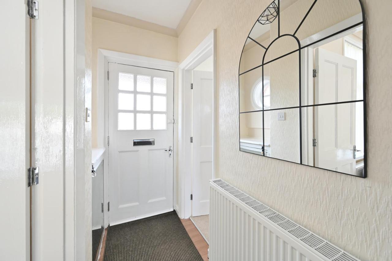 הוילה Sleek And Stylish 3 Bed In Bolton - Garden - Parking מראה חיצוני תמונה